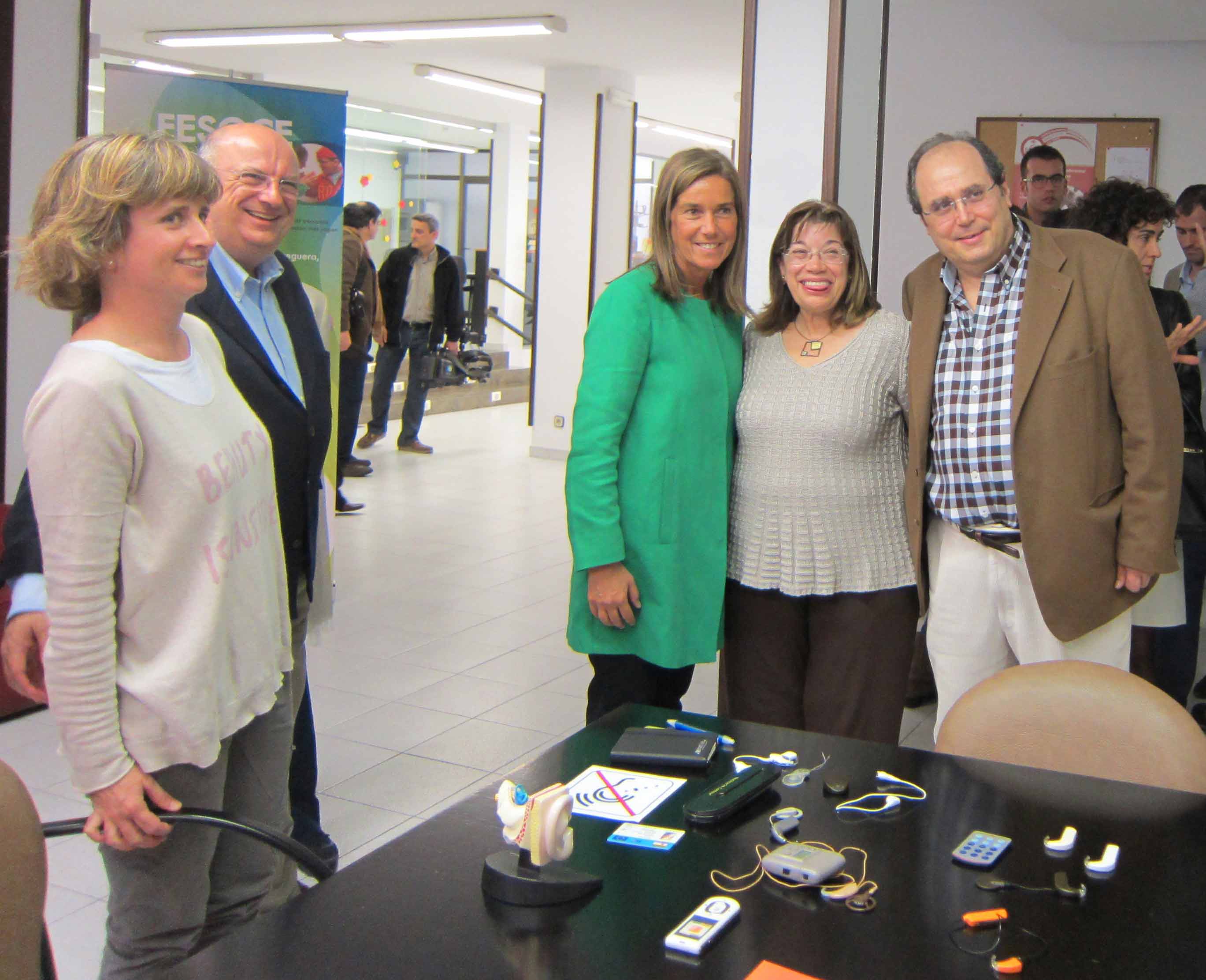 La Ministra de Sanitat, Serveis Socials i Igualtat amb la Coordinadora i el President de la Federació AICE